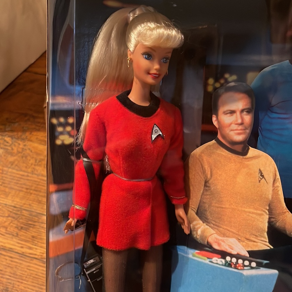 Star Trek Barbie and Ken - Picture 3 of 4